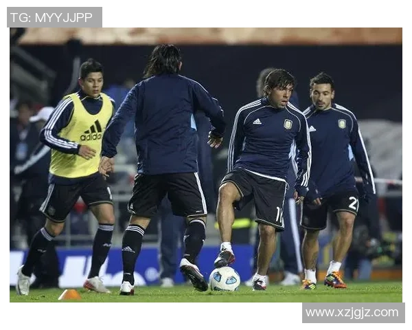 足球明星热身服穿搭技巧与时尚风格解析让你成为场上焦点